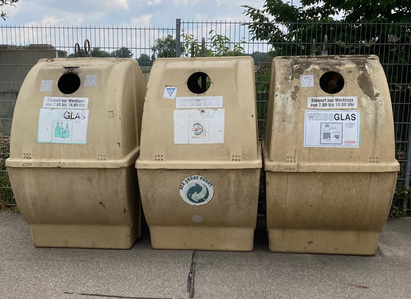 Glascontainer an der Grüngutsammelstelle
